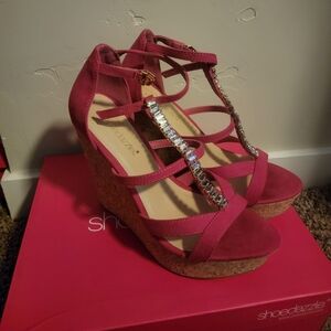 Pink wedges